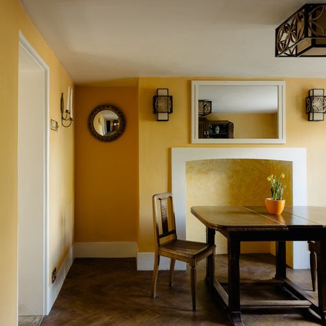 Yellow Interior Color Schemes Designers Can't Resist Yellow Dining Room, House Pantry, Yellow Paint Colors, Country Modern Home, Bedroom Victorian, Art Deco Sofa, Trending Paint Colors, Interior Color Schemes, Yellow Interior