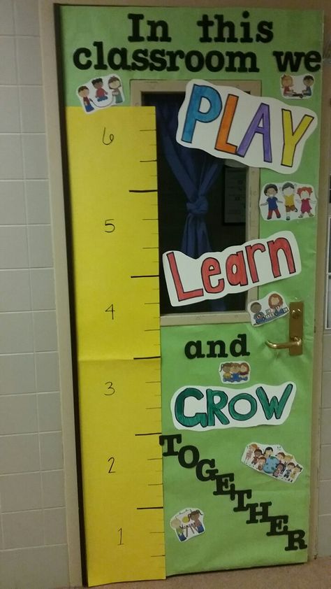 Lego Classroom Theme, Preschool Door Decorations, Kids Bulletin Boards, Preschool First Day, Preschool Boards, Teachers Room, Toddler Themes, School Door Decorations, Prek Classroom