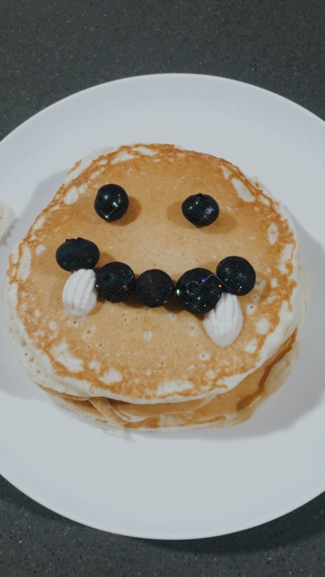 Tvd Pancakes, Vampire Breakfast, Vampire Themed Snacks, Tvd Party Ideas, Damon Pancakes, Tvd Birthday Cake, Tvd Birthday Party Ideas, Twilight Food, Tvd Birthday