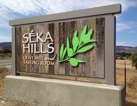 Business Signs Outdoor Signage Diy, Outdoor Business Signs, Rustic Outdoor Spaces, Monument Signage, Wooden Business Signs, Business Signs Outdoor, Entrance Signage, Hotel Signage, Park Signage