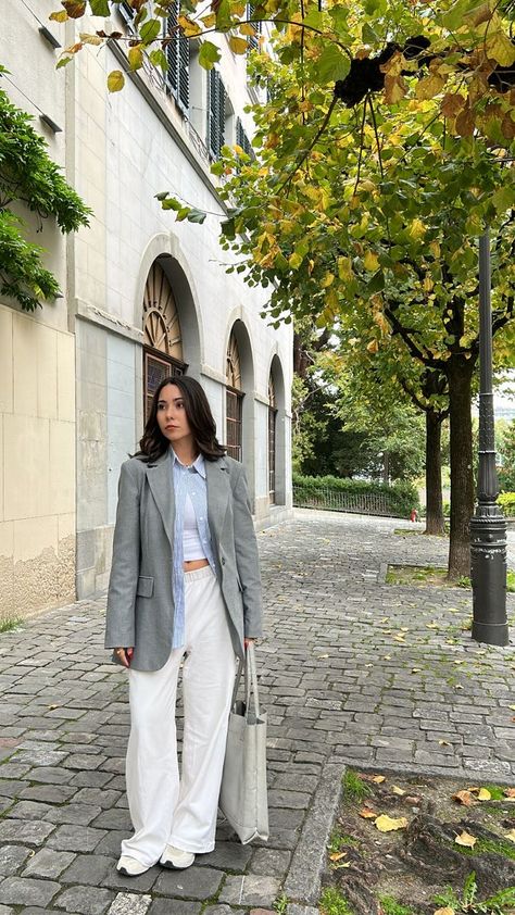 Light Grey Blazer Women Outfits, Light Grey Blazer Outfit, Oversized Grey Blazer Outfit, Grey Oversized Blazer Outfit, Grey Blazer Outfit Casual, Grey Blazer Outfit Women, Blazer Outfits Casual Summer, Light Grey Coat Outfit, Gray Blazer Outfit Women