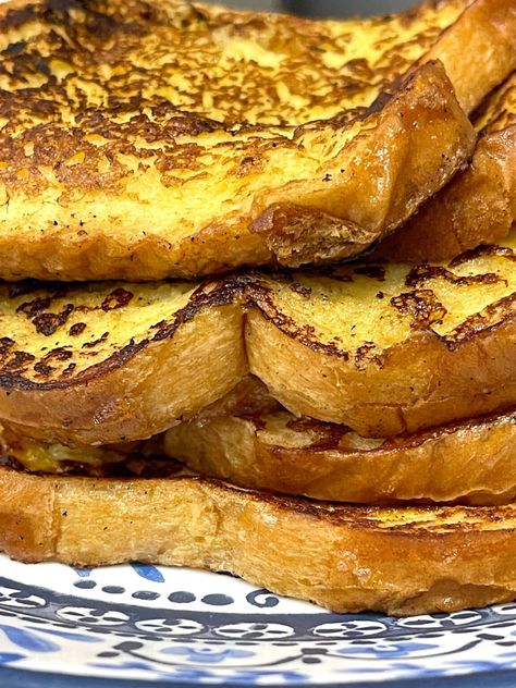 Best Homemade French Toast For Breakfast With Sandwich Bread Easy Homemade French Toast, Homemade French Toast Recipe, Oven French Toast, Easy Toast, French Toast Sandwich, White Sandwich Bread, Homemade French Toast, Toast For Breakfast, French Bread French Toast