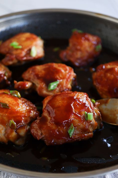 Sticky Honey Hoisin Chicken Recipe (only 4 ingredients) Chicken Hoisin Recipes, Sticky Honey Chicken, Hoisin Honey Chicken, Chicken Honey Soy Sauce Recipes, Chicken With Honey And Soy Sauce, Soy Sauce And Honey Chicken, Sticky Chicken Recipe, Shake N Bake Chicken, Hoisin Chicken