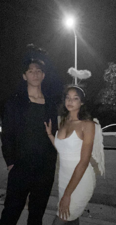 Bestfriend Halloween Costume, Devils Couple Costume, Cute Couple Halloween, Dark Angel Costume, Angel And Devil Costume, Couple Halloween Costume, Angel Halloween Costumes, Halloween Duos, Best Friend Halloween Costumes