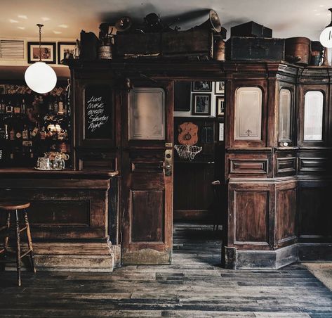 English Pub Interior, Irish Pub Design, Pub Interior Design, Whiskey Room, Irish Bar, Pub Interior, Pub Sheds, Pub Design, Home Pub