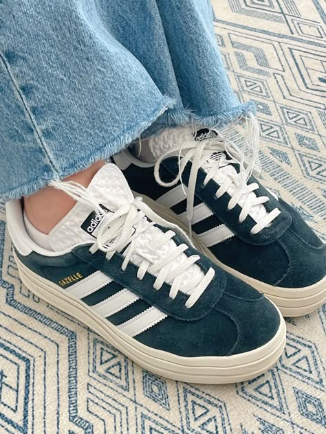 Looks Adidas, Trendy Shoes Sneakers, Shoe Wishlist, Adidas Sneaker, Hype Shoes, Shoe Inspo, Aesthetic Shoes, Swag Shoes, Pretty Shoes