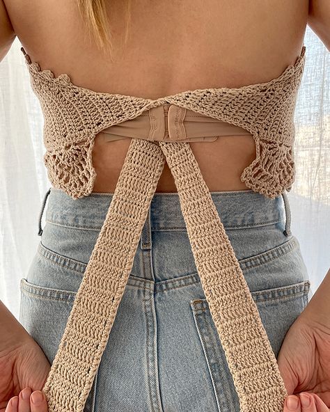 How do you tie crochet tops? Save this for later; you’ll need it! 😉 I’m still working on the bralette pattern. It’s taking a bit longer, but it’s worth it! I crocheted two versions of this top—one colorful and one beige. I’ve never crocheted two versions of one pattern before, but this one can be worn over a bra. I think that’s important for many women, including me. So, stay tuned for the pattern! 😘 #crochet #crochetbrallete #crochettop #crochetcroptop #crochethaltertop #beautifulcrochetst... Crochet Bralette Top, Tie Crochet, Crochet Festival Top, Crochet Tube Top, Crochet Crown, Bralette Pattern, Crochet Festival, Crochet Boho Top, Crochet Bralette