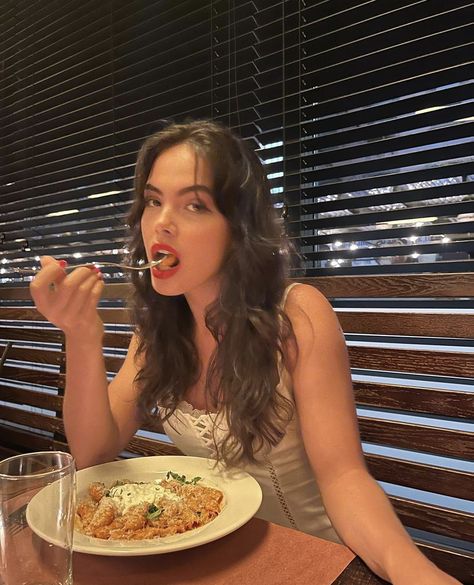 it girl | girl | pasta | food | eating | spaghetti | fashion | fashion inspo | fit | fit inspo | restaurant | brunette | red lips | photography | aesthetic | light room | editing | vsco | pretty | cute | beautiful | love | fun | picture | instagram | pic inspo | picture | vibes | Women Eating Food, Lifestyle Posing, Spa Girl, Girl Eating, Girl Lifestyle, Lifestyle Aesthetic, Ate Too Much, Pose References, Take Me Out