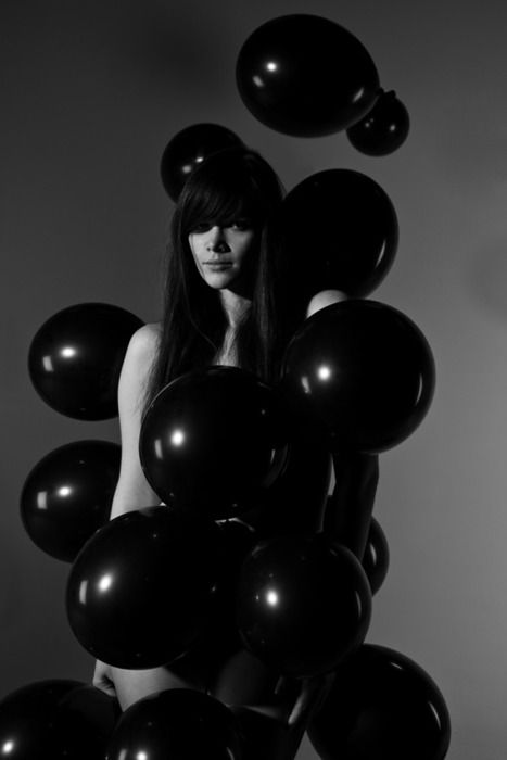 black balloons Black Balloons Photoshoot, Balloons Photoshoot, Black Balloons, Fade To Black, Black N White Images, Dark Photography, Creative Portraits, Soft Grunge, Light And Shadow