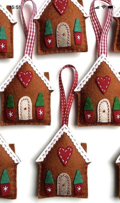 Christmas Felt Bunting Diy Garland, Projects Using Felt, Diy Christmas Ornaments Felt Hand Sewn, Diy Sew Christmas Ornaments, Holiday Felt Crafts, Hand Sewn Felt Ornaments, Handmade Christmas Decorations Sewing, Felt Christmas Decorations Diy, Felt Ornament Ideas