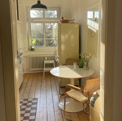 Small Room Dining Table, Paris Studio Apartment Small Spaces, Bay Window Studio Apartment, Cozy London Flat, Cafe Table Aesthetic, Bay Window Kitchen Nook, Kitchen Inspo Aesthetic, White Apartment Aesthetic, Cute Small Apartment