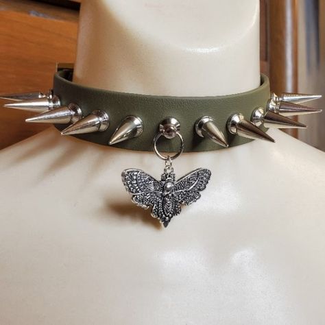 Deaths Head Hawk Moth Custom Spiked Choker, Custom Choker, Goth Jewelry, Goth Choker, Spike Choker, Moth Choker, Alternative Jewelry - Etsy Spike Choker, Spiked Choker, Deaths Head, Jewelry Goth, Goth Choker, Hawk Moth, Alternative Jewelry, Goth Jewelry, Choker Necklaces