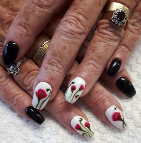 Rememberance Day Nail Art, Poppy Nails Design, Remembrance Day Nails, Best Nail Art Designs, Remembrance Day, Cool Nail Art, Nails Design, Fun Nails, Art Designs