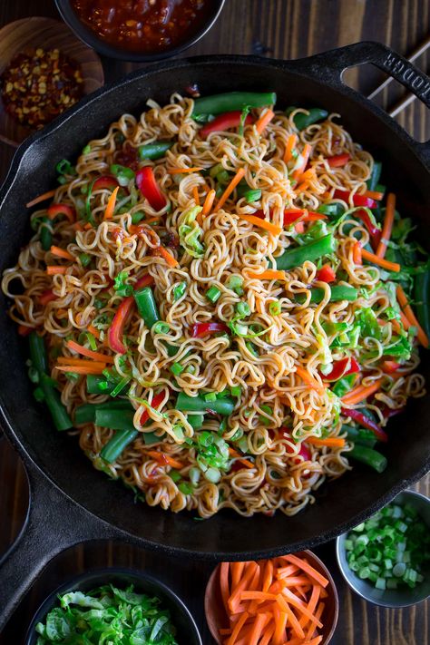 Vegetarian Stir Fry Noodles, Vegan Stir Fry Noodles, Vegetable Stir Fry Noodles, Vegan Noodles Recipes, Stir Fry Noodles Recipe, Vegetarian Noodles Recipes, Vegetarian Noodles, Fried Noodles Recipe, Fry Noodles