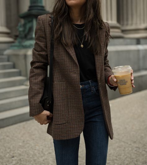 Brown Hounds Tooth Blazer Outfit, Jacket Trends 2024 Fall, Tweed Blazer And Jeans, Brown Houndstooth Blazer Outfit, Brown Checked Blazer Outfit, Houndstooth Jacket Outfit, Brown Blazer Outfits For Women, Dark Brown Blazer Outfit, Checked Blazer Outfit