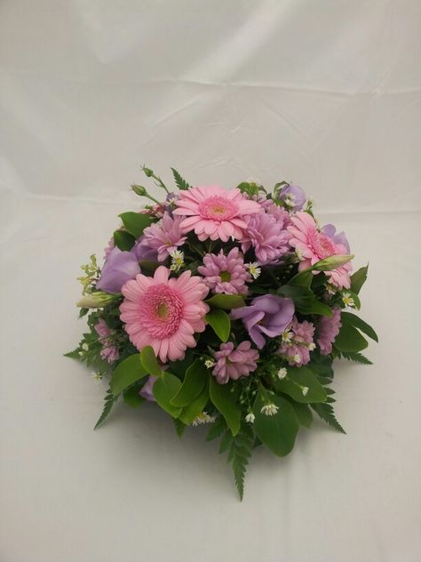 Small table posy Posy Bowl Arrangement, Shower Bouquet, Posy Flower, Table Flower Arrangements, Table Flower, Bowl Designs, Diy Bouquet, Table Arrangements, Small Table