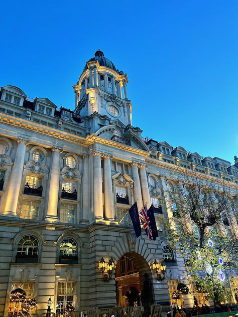 The grand, Edwardian exterior of luxury hotel The Rosewood in London. Rosewood London Hotel, Rosewood London, Heritage Architecture, University Of London, Rosewood Hotel, Hotel In London, Hotel Exterior, London Vacation, Stunning Hotels