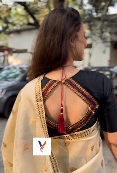 Paithani Sadi Blause Design, Bordered Blouse Designs, Border Blouse Pattern, Blouse Border Designs Latest, Border Design For Blouse, Kath Padar Blouse Designs Latest, Paithani Blouse Designs Latest Back Neck, Blouse With Border Designs, Blouse Design With Border