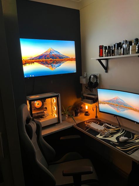 Small Corner Desk Setup, Desk Gaming Setup, Gaming Setup Ideas, 2023 Bedroom, Ikea Pegboard, Desk Gaming, Custom Keyboard, Gaming Desk Setup, Bedroom Setup