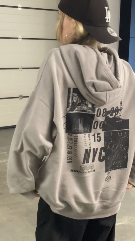 Hoodie Fits Aesthetic, Nyc Hoodie, New York Hoodie, Nyc Fits, Mode Turban, Fits Aesthetic, Winter Fit, Baggy Clothes, Hoodie Fits