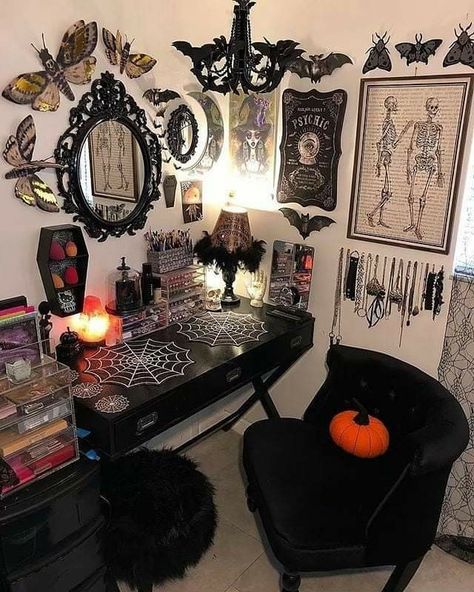 Horror Room, Dekorasi Halloween, Goth Bedroom, Halloween Bedroom Decor, Gothic Room, Gothic Bedroom, Halloween Bedroom, Halloween Room Decor, Makeup Room Decor