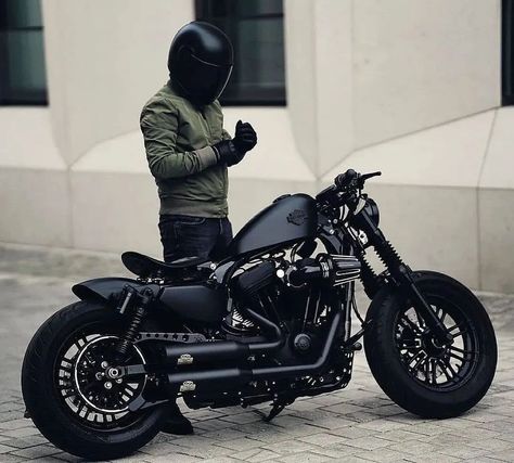 Sportster 883 Iron, Harley Davidson 883, Harley Davidson Sportster 883, Harley Davidson Trike, Sportster Bobber, Cool Motorcycle Helmets, Harley Davidson Iron 883, Biker Photoshoot, Bobber Bikes