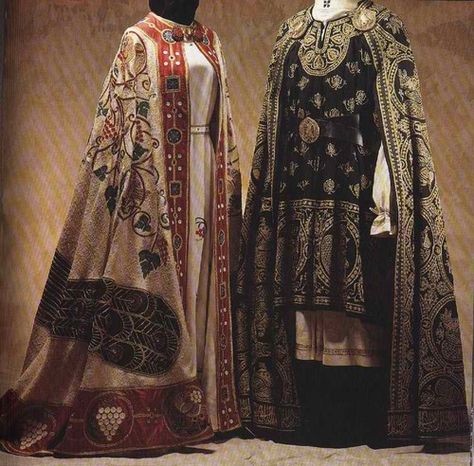 1300–1400 in Fashion | 95 : 1300 - 1400 Fashion. Byzantine Fashion, Medieval Clothes, Medieval Costume, Period Outfit, Medieval Clothing, Medieval Dress, Medieval Fashion, Historical Costume, Historical Dresses