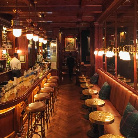 Polo Bar Nyc, Speakeasy Decor, Polo Bar, Cozy Bar, Man Bars, Nyc Bars, Antique Bar, Bar Interior Design, Hotel Interior Design