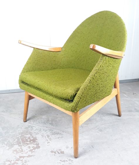 Interesting Chairs, Vintage Armchair, Armchair Vintage, Cool Chairs, Just Beautiful, Sofa Chair, Vintage Design, Lounge Chair, Vintage Designs