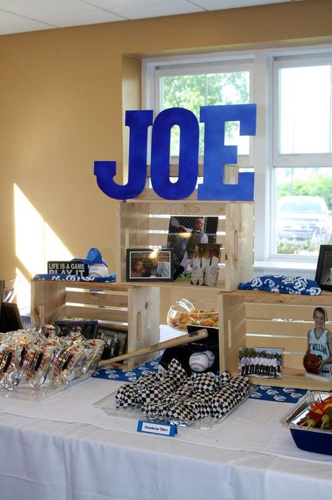 Joe's Baseball Theme Grad Party | CatchMyParty.com Boys High School Graduation Party, Graduation Display, Boys Graduation Party, End Of School Party Ideas, End Of School Party, Graduation Party Pictures, School Party Ideas, High School Graduation Party Decorations, Graduation Party Table