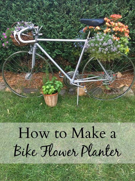 Bicycle Art Garden, Diy Back Porch, Bicycle Planter Ideas, Vintage Bicycle Decor, Planter Ideas Diy, Vintage Bike Decor, Bike Flowers, Bicycle Planter, Porch Planter Ideas