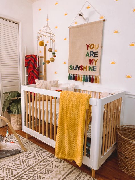 Bright And Colorful Nursery, Gender Neutral Baby Nurseries, 90s Theme Nursery, Retro Rainbow Nursery, Pop Of Color Nursery, Bright Colors Nursery, Primary Color Nursery Ideas, Baby Room Colourful, Cute Nursery Ideas Colorful