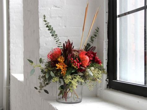 Whether you're a floral pro or a novice designer, freshen up your home this fall with unique, colorful floral designs you can recreate using budget-friendly blooms and upcycled vessels. Thanksgiving Flower Arrangements, Simple Centerpieces Diy, Thanksgiving Floral Arrangements, Diy Floral Centerpieces, Thanksgiving Floral, Thanksgiving Flowers, Fall Flower Arrangements, Fall Floral Arrangements, Fall Cooking