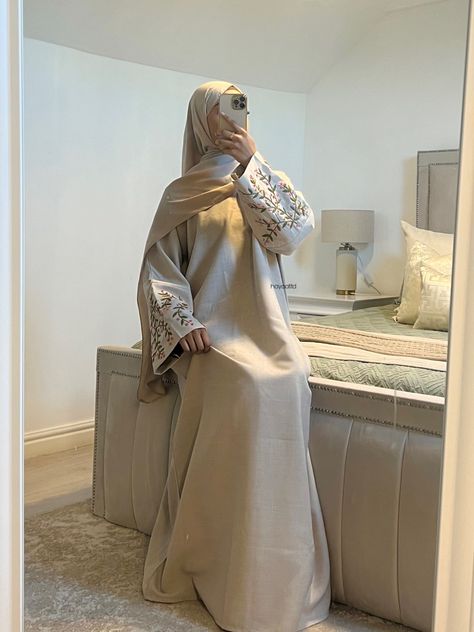 Cute Abayas, Hijabi Fashion Abayas, Modest Muslim Outfits, Abaya Ideas, Modest Outfits Muslim, Mirror Style, Hijab Abaya, Stile Hijab, Muslim Outfits Casual