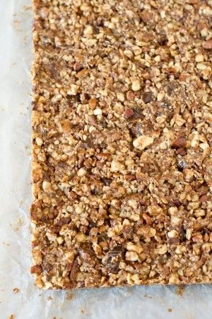 Packed with nuts, dates and a hint of cinnamon, these Paleo Nut Energy Bars are great for an afternoon snack. Bars With Dates, Healthy Snack Bar Recipes, Date Nut Bars, Healthy Snacks On The Go, Energy Bars Healthy, Snack Bar Recipes, Low Carb Protein Bars, Healthy Snack Bars, Nut Bars