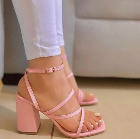 Trending Summer Nails, Elegant Shoes Heels, Pretty Heels, Pretty Sandals, Afrikaanse Mode, Fashion Shoes Heels, Wedding Mehndi, Cute Shoes Heels, Shoes Heels Classy