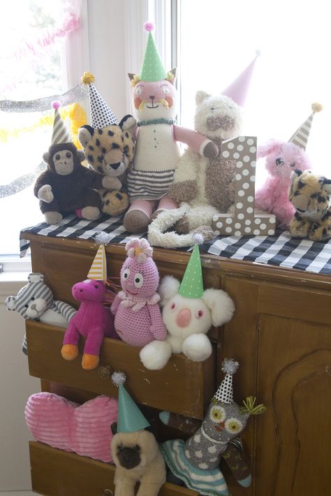 A Stuffed Animal 1st Birthday Party (via @Jen Lula-Richardson) Party Animal 1st Birthday, Animal 1st Birthday Party, Stuffed Animal Party, Stuffed Animal Sleepover, Animal Party Hats, Party Animal Birthday, Animal Party Theme, Birthday Party Girl, Carnival Birthday Parties