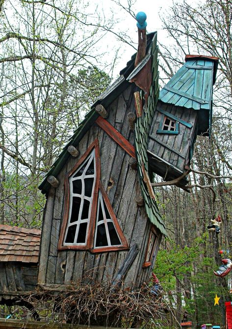 Wonky Architecture, Cabin Woods, Gnome Houses, Fairytale Houses, January Challenge, Witchy House, Hanging House, Crazy Houses, Crooked House