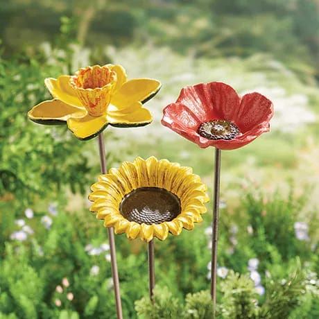 Cast Iron Flower Bird Feeder Stakes Metal Bird Feeders, Bird Cup, Clay Bird, Bird Bath Garden, Garden Pottery, How To Attract Birds, Outdoor Flowers, Flower Bird, Metal Birds