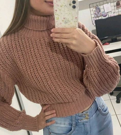 Suéter de tricô feminino, modelo soltinho, quentinho confortável mais justo a cintura e punho, modelo disponível nas cores preto e rosé ,nós tamanhos P M e G!  Linha lã acrílico! Closet