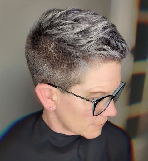 Short Tapered Pixie with Gray Highlights on Top Lesbian Short Hair, Short Gray Hairstyles, Tapered Pixie, Pixie Cut With Highlights, White Blonde Highlights, Gray Highlights, Gray Hairstyles, Super Short Haircuts, Gray Hair Color