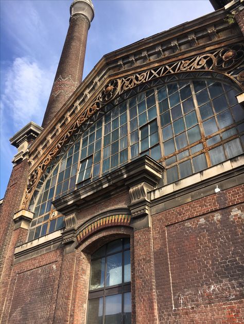 Beautiful old factory in Lille Victorian Workshop, Strange Gods, Factory Exterior, Garage Business, Victorian Industrial, Victorian Street, Factory Architecture, Old Warehouse, Industrial Factory