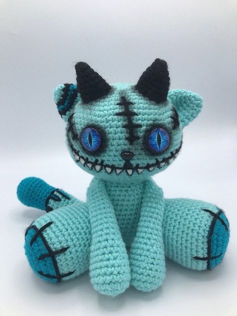 Creepy Stuffed Animals, Crochet Pour Halloween, Cat Crochet Pattern, Evil Cat, Goth Baby, Crochet Monsters, Cat Crochet, Halloween Crochet Patterns, Crochet Design Pattern