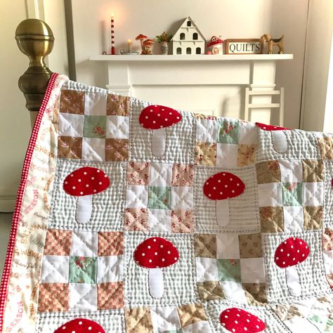 This little quilt is a celebration of the whimsical autumn favourite...the red spotted toadstool. It is made with patchwork, applique and hand quilting to create lots of texture and give a rustic feel. It is a throw size quilt but can easily be made into a larger quilt by increasing the number of blocks. Perfect for cosy fall days! Size: 38in x 32in (96.52 x 81.28cm) approx Patchwork Quilt Designs, Throw Blanket Quilt, Quilt Patterns Flower, Old Fashion Quilt Patterns, Small Quilt Projects For Beginners, Quilting Ideas For Beginners, Baby Quilt Patterns Easy Free Simple, Quilts With Embroidered Blocks, Kids Quilted Blanket