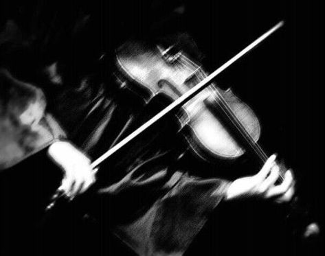 Music Dark Aesthetic, Music Aesthetic Black, Violinist Aesthetic, Violinist Photography, Black Violin, Violin Photography, The Violin, The Infernal Devices, Music Aesthetic