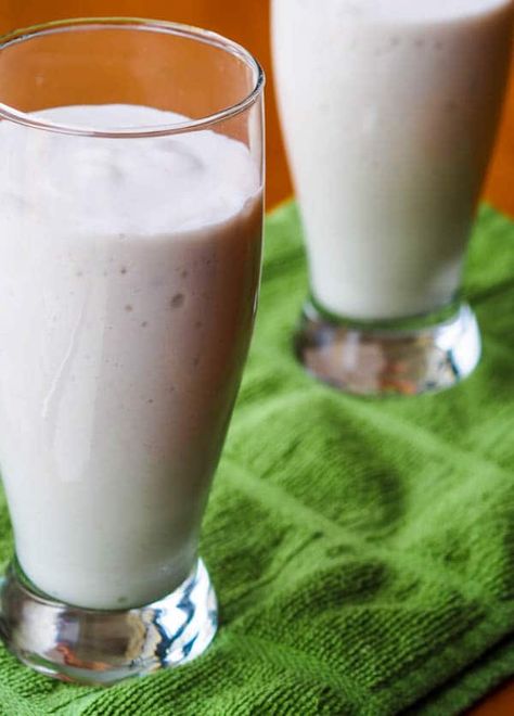 A vegan taro smoothie made with boiled and mashed taro root, coconut milk, sugar and ice is smooth, creamy and ever so slightly sweet. Gluten-free. Taro Smoothie, Taro Recipes, Taro Root, Coconut Milk Smoothie, Vegan Party Food, Vegan Party, Vegan Smoothies, Smoothie Shakes, Banana Smoothie