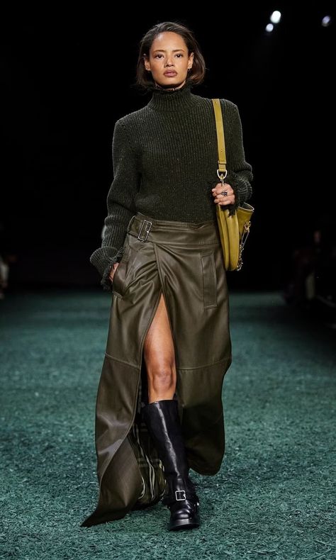 Milan Runway, Leather Couture, Skirt Outfit Fall, Olive Skirt, Georgia May Jagger, Fall Winter Trends, Fashion Forecasting, Winter Lookbook, Woman Suit Fashion