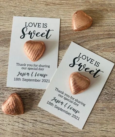 Cheap Wedding Favours, Budget Wedding Favours, Biscuit Wedding Favours, Witchy Wedding, Sweet Wedding Favors, Heart Wedding Favors, Wedding Favour Ideas, Chocolate Wedding Favors, Favour Ideas