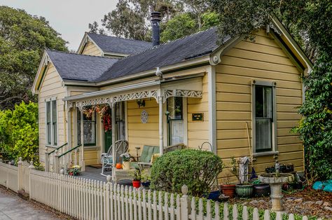 California Historical Houses -- Monterey County -- Pacific Grove Monterey House, California Landmarks, California Monterey, Historical Houses, Monterey Peninsula, Blueberry Bushes, Yellow House, Pacific Grove, Online Puzzles