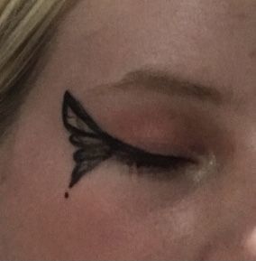 Butterfly Graphic Eyeliner, Unique Eyeliner Ideas, Butterfly Wing Eyeliner, Eyeliner Butterfly, Unique Eyeliner, Butterfly Eye Makeup, Butterfly Eyeliner, Creative Eyeliner, Wing Eyeliner